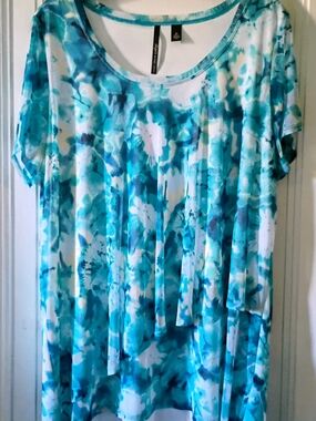 Skye's the Limit Aqua & White Watercolor Tunic Top